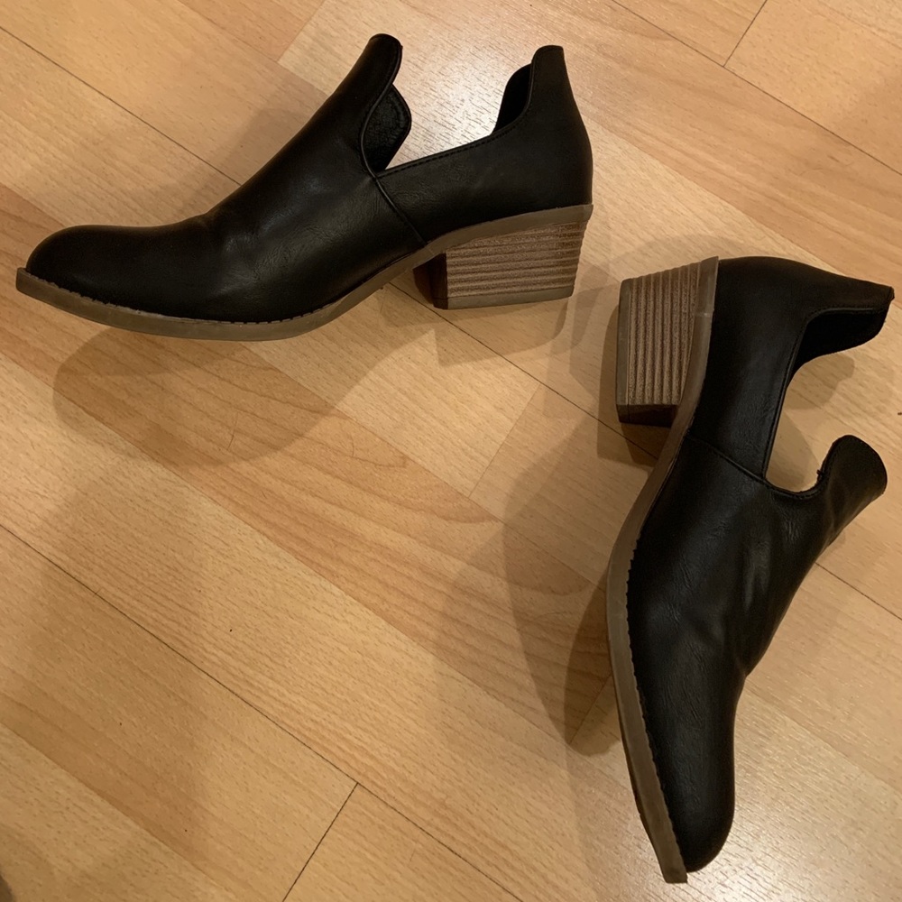 Black leather cut out short slip on booties size 7